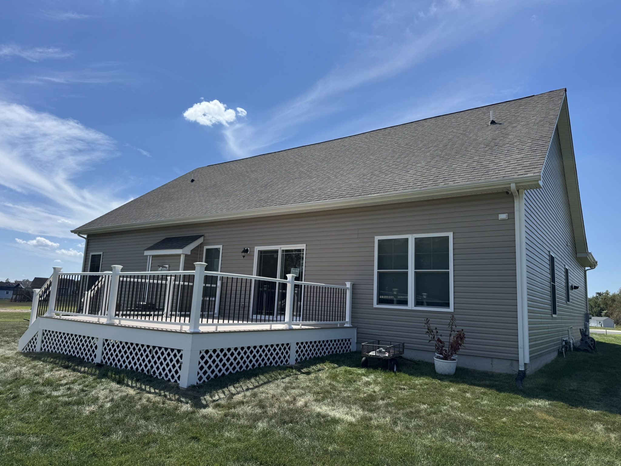 IMG_1927 Custom Deck 16'x16' with modern railings built by Delmarva Decking in Seaford Delaware